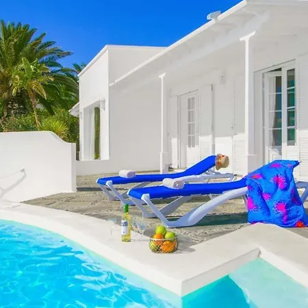 Sleeps 8 With Pool Air Con And Wifi Villa Puerto Calero