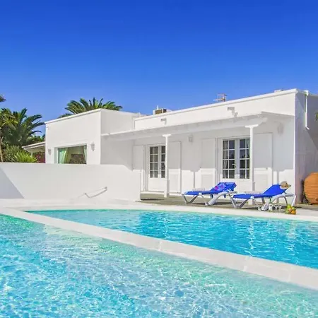 Sleeps 8 With Pool Air Con And Wifi