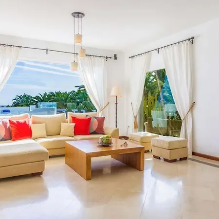 Sleeps 8 With Pool Air Con And Wifi Villa Puerto Calero