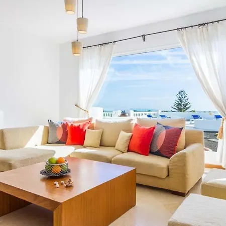 Villa Sleeps 8 With Pool Air Con And Wifi *
