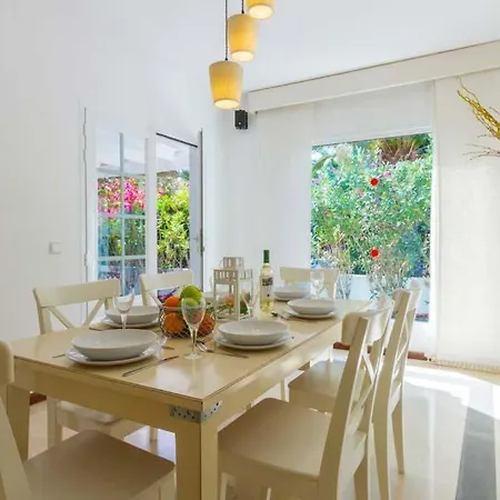 Sleeps 8 With Pool Air Con And Wifi Villa *