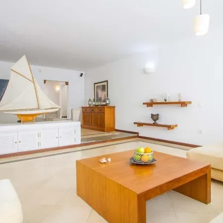 Sleeps 8 With Pool Air Con And Wifi Villa *
