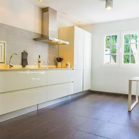 Sleeps 8 With Pool Air Con And Wifi Villa