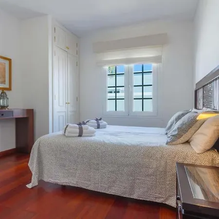 Sleeps 8 With Pool Air Con And Wifi Villa *