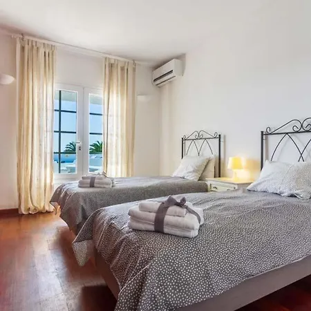 Sleeps 8 With Pool Air Con And Wifi Villa